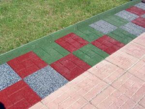 Тротуар из плитки из резиновой крошки